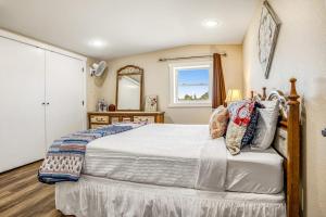 a bedroom with a large bed and a mirror at Expansive Getaway Near Downtown with Fast WiFi, Grill in Fredericksburg