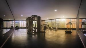 a gym with cardio equipment in a large building at Atardeceres de Sabaneta in Sabaneta