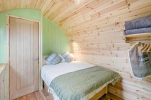 a small bedroom with a bed in a wooden wall at 1 Bed in Blairdrummond oc-b37875 in Doune