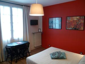 Μια τηλεόραση ή/και κέντρο ψυχαγωγίας στο Hôtel La Résidence