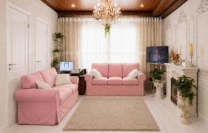 a living room with two pink chairs and a chandelier at 핑크하우스옥상바베큐파티 in Daejeon
