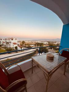a table and chairs on a balcony with a view at Appart hôtel Cabo dream in Cabo Negro