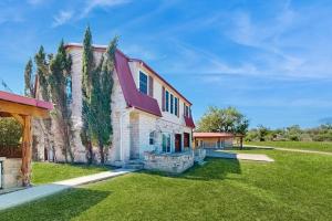 an exterior view of a house with a yard at 4-Bedroom Spacious Home with Guest House & Pool, Located on 9 Acres of Land in Spicewood