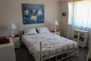 a bedroom with a bed and a painting on the wall at Beach Haven Villa in North Haven