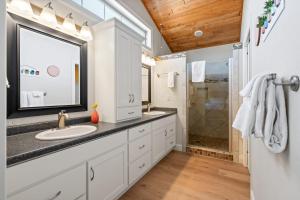 a bathroom with two sinks and a shower at Upper Deck by Simple Life Rentals in Sturgeon Bay