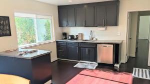 a kitchen with black cabinets and a counter top at Silicon Valley Stays Casa Dos in Mountain View