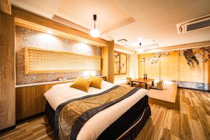 a bedroom with a large bed in a room at Hotel M in Oyodo