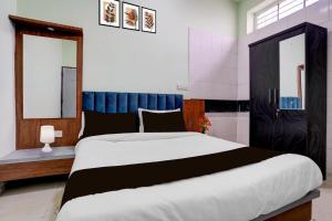 a bedroom with a large bed in a room at Hotel O Satara Bypass Formerly Sairaj Lodging in Satara +26 photos