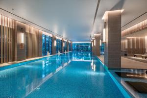 a large swimming pool in a building at Steigenberger Hotel Chongqing in Chongqing
