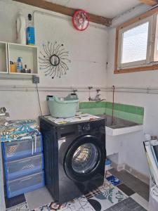 a washing machine in a kitchen with a sink at Orisol in Vinarós +17 photos