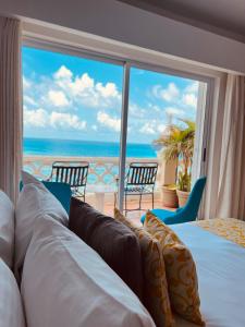 a bedroom with a view of the ocean at Ventanas al Paraiso Apartment Cancun in Cancún