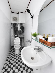 a bathroom with a sink and a toilet at Thiên Ngân Hostel in Da Lat