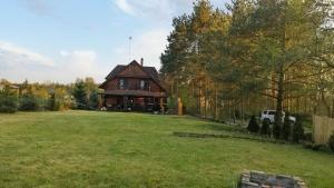 a large yard in front of a house at Sosnowa Polana Białowieża in Białowieża