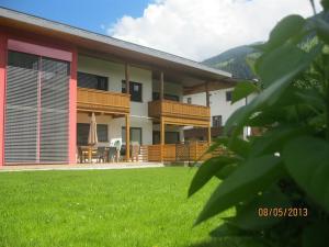 a house with a green lawn in front of it at Apart Hannah in Uderns