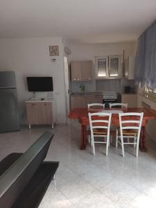 a kitchen and dining room with a table and chairs at La casetta in Martina Franca