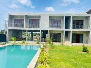 an exterior view of a house with a swimming pool at Doppel Gangs Arugambay in Arugam Bay
