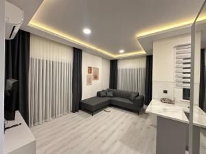 a living room with a couch and a television at Ak Suites Rezidans in Trabzon +2 photos