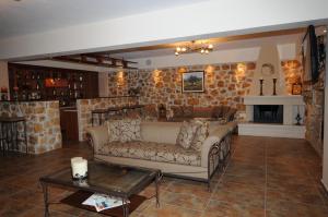Posezení v ubytování Vathi Hotel