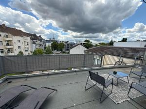a patio with two chairs and a table on a roof at Ferienwohnung in der Innenstadt in Euskirchen