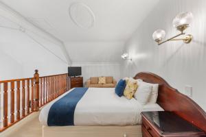 a bedroom with a large bed with a wooden headboard at Charlesworth On The Park in Glen Innes