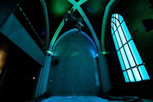 a hallway with two windows and a blue light at Les Secrets Rooms - Verdun in Verdun-sur-Meuse