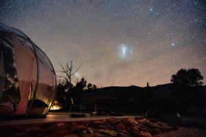 a night view of a starry sky with a tent at Bubble Hotel in Coonabarabran