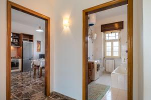 a kitchen and dining room with a tub and a table at Casa Libeccio in Gagliano del Capo