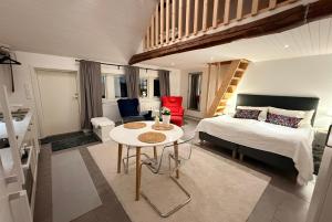 a bedroom with a bed and a table in a room at Kinnekulle bed & breakfast in Källby