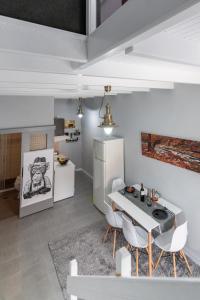 a kitchen and dining room with a table and chairs at Bursa Cottage House in Mesochórion