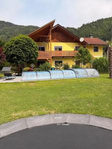 a house with a green lawn in front of it at Ferienwohnung Eden in Sachsenburg