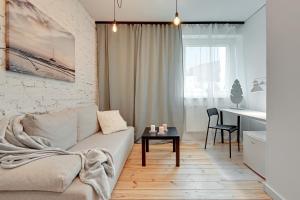 a living room with a couch and a table at G-8HOSTEL Gdynia in Gdynia