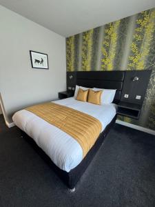 a bedroom with a large bed in a room at Northallerton Motel in Northallerton +23 photos