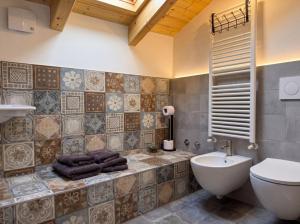 a bathroom with a toilet and a sink at Freeabile 51 - Cevedale - stanza in centro in Sondrio