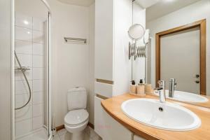 a bathroom with a sink and a toilet and a shower at Parkhuisje by BLOSS in Bruges +30 photos