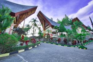 a building with a lot of flowers in front of it at Hotel Sahid Toraja in Makale
