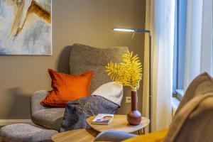 a living room with a chair and a vase with a plant at Ferienwohnung Eilert in Borkum