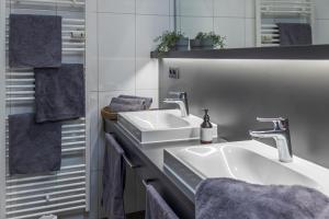 a bathroom with two sinks and a mirror at Ferienwohnung Eilert in Borkum +6 photos