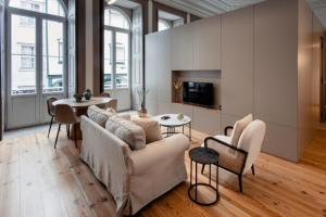 a living room with a couch and a table at Darm in Lamego