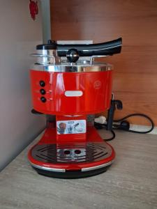 a red blender sitting on top of a counter at Chata LANOVKA - Vojtechova samota in Spišská Nová Ves