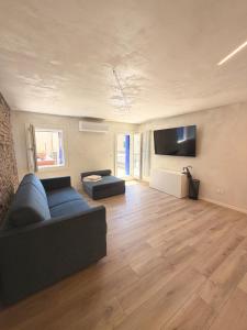 a living room with a couch and a flat screen tv at Casa Historia in Caorle