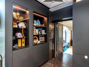 a hallway with a door with a display of products at Mercure Hotel Luebeck City Center in Lübeck