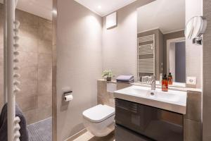 a bathroom with a white toilet and a sink at Ferienwohnung Deck7 in Borkum