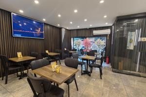 a restaurant with tables and chairs and a large screen at Şiva Pera Hotel & Spa in Istanbul