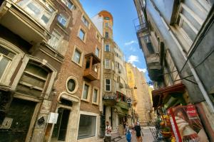 a view of an alley with a tall building at Şiva Pera Hotel & Spa in Istanbul