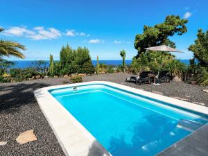 a swimming pool with a view of the ocean at Fide in Tijarafe