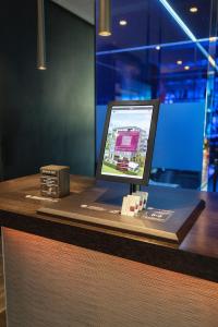 a computer sitting on top of a counter at b-smart hotel Bendern in Bendern