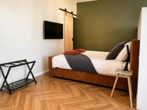 a bedroom with a bed and a flat screen tv at Appartement "Hartje Haamstede" in Burgh Haamstede