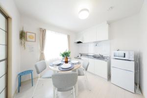 a kitchen and dining room with a table and chairs at Shonan Beach&Sun in Chigasaki