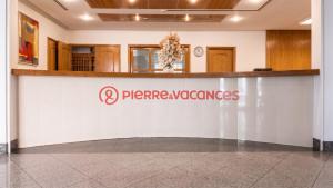 a hospital reception counter with the sign for performance diagnoses at Hotel Maritur - Adults Only by Pierre & Vacances in Albufeira +28 photos