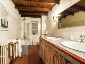 Vannituba majutusasutuses Guest House in Monferrato with Wine Tasting